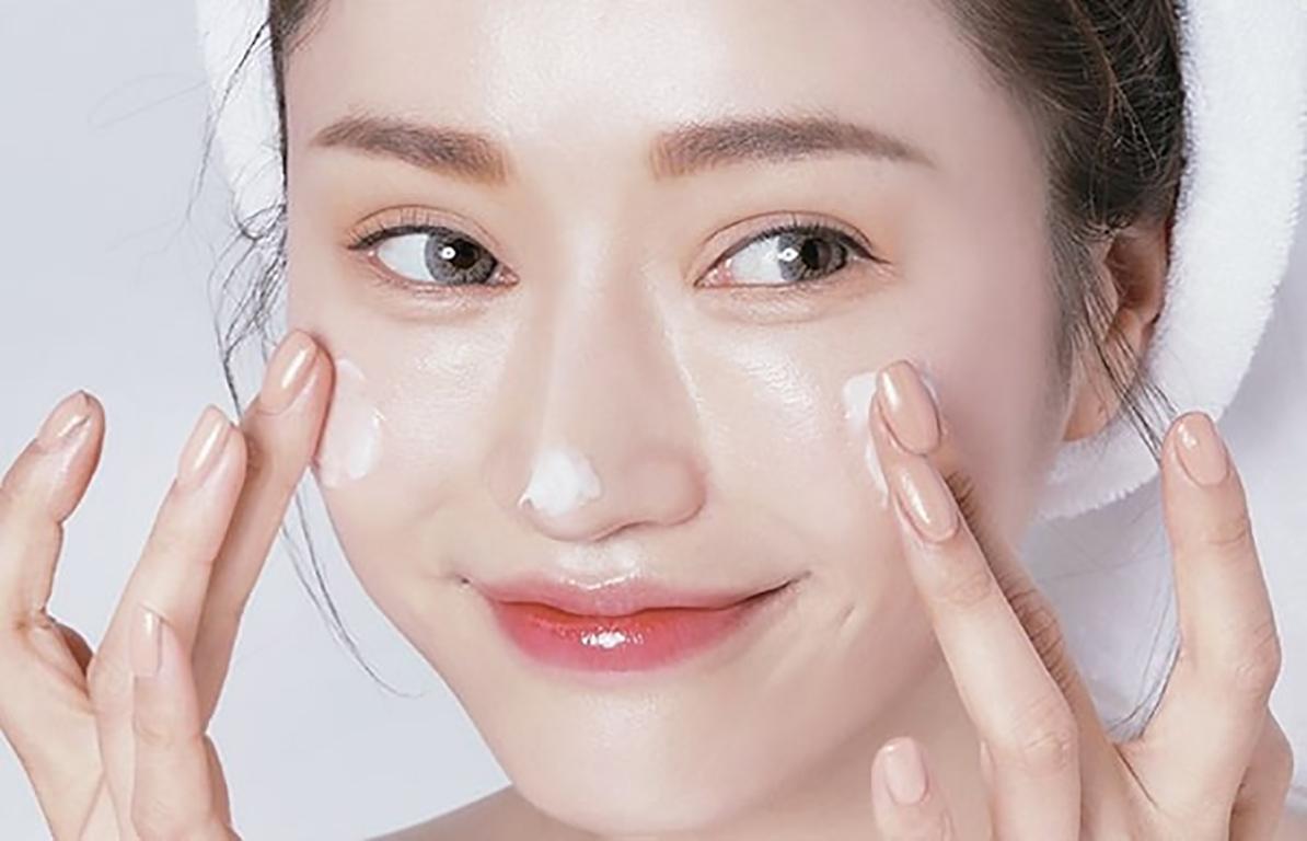 sử dụng kem dưỡng ban đêm để skincare choule makeup