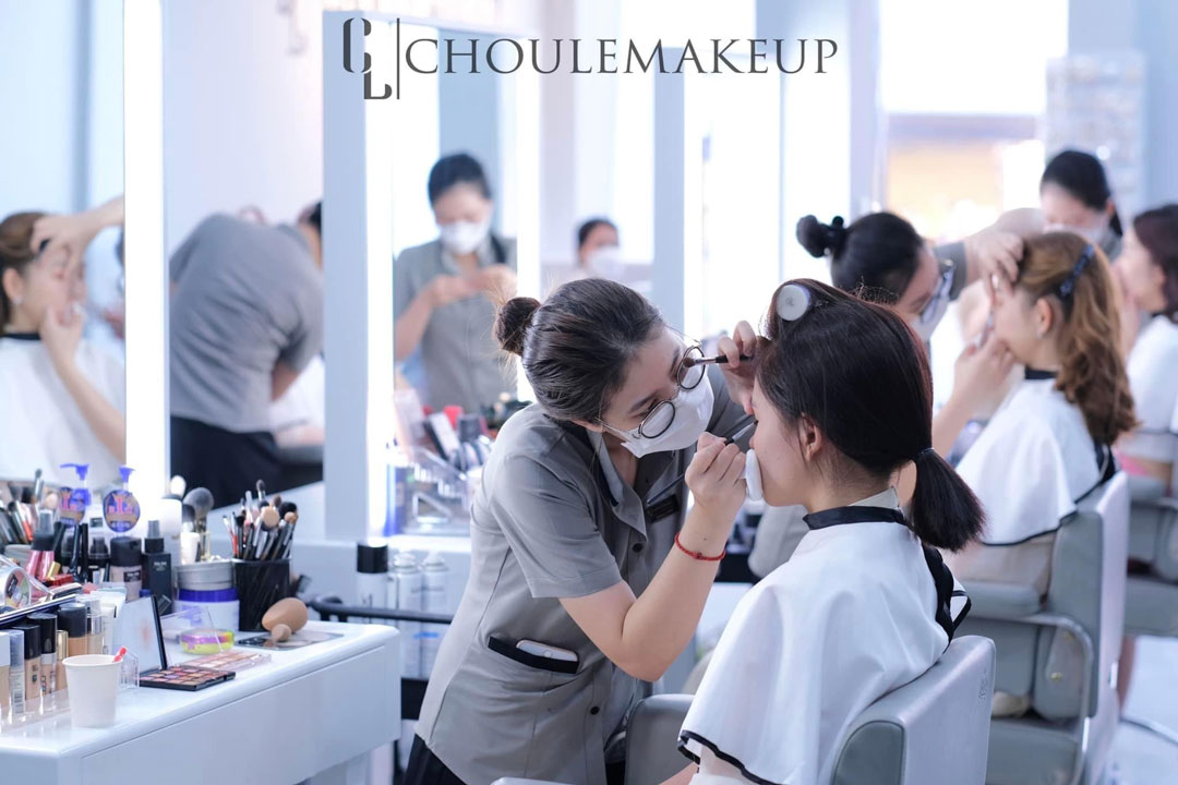 choule makeup khoá học makeup chuyên nghiệp mùa cưới cơ hội việc làm