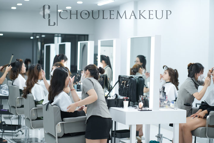 choule makeup khoá học trang điểm chuyên nghiệp hỗ trợ