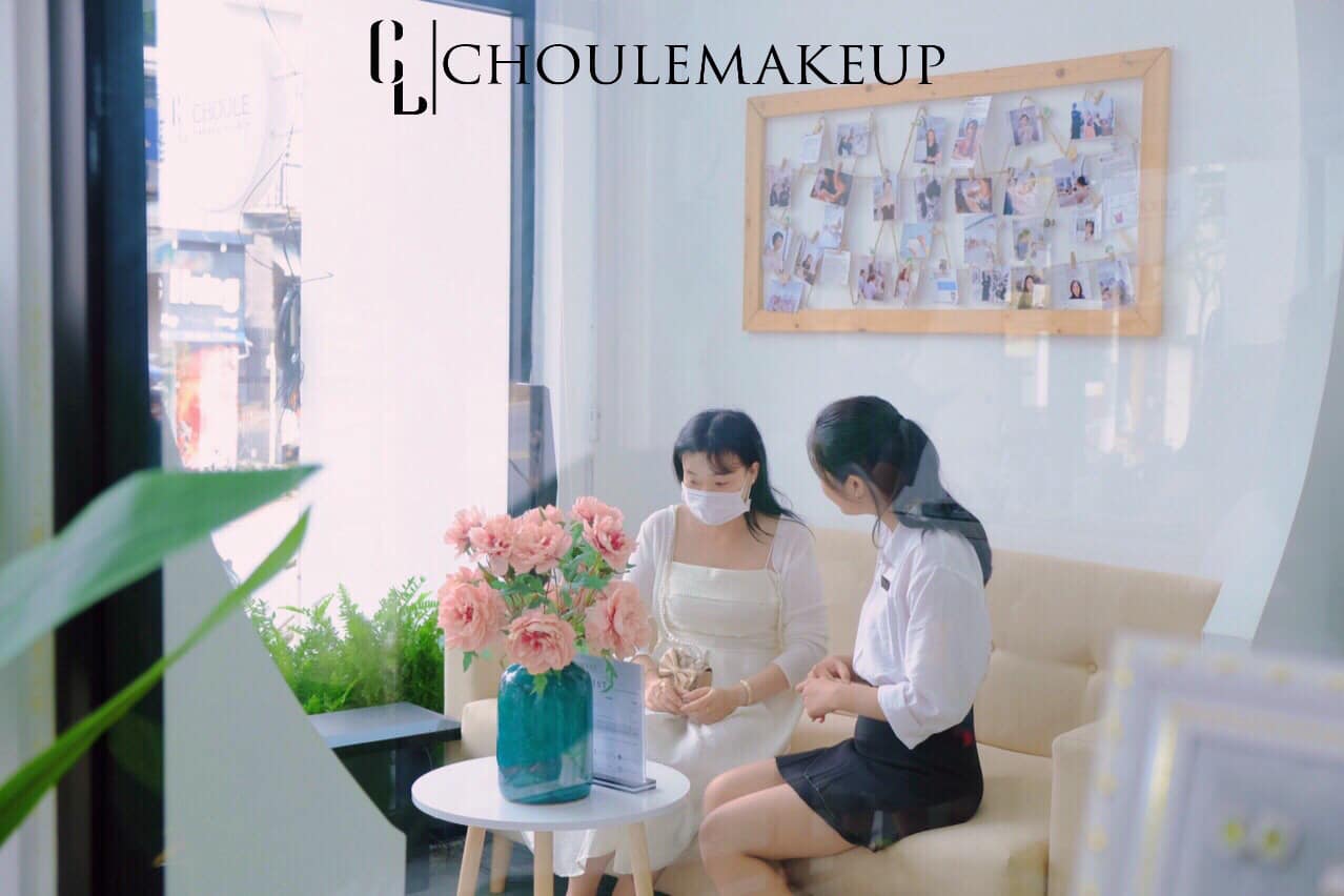 choule makeup tư vấn khách hàng gói trang điểm