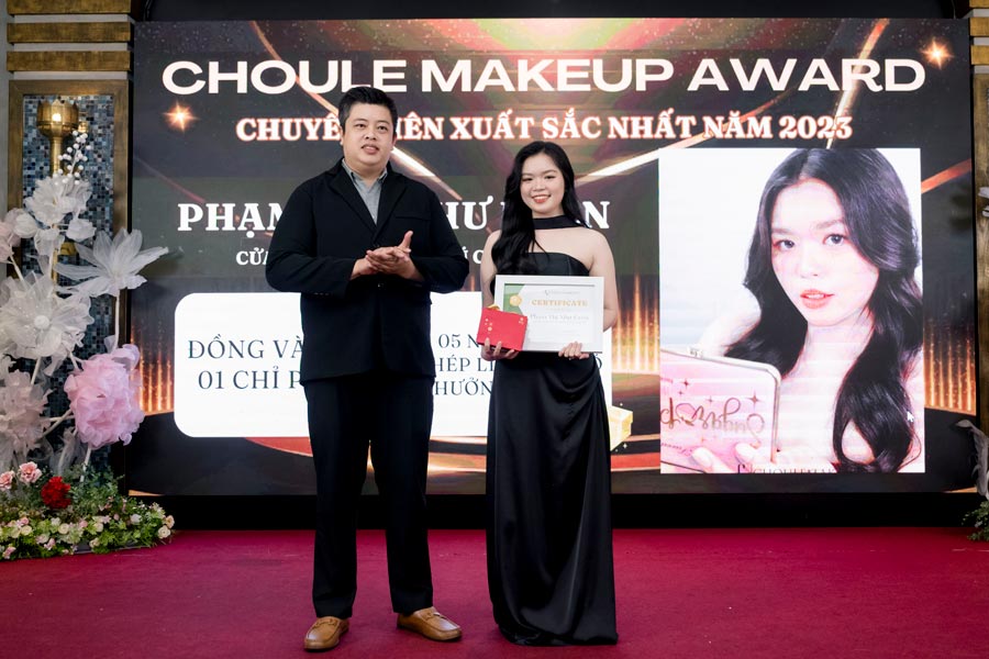 choule makeup trang điểm tiệc tất niên year end 2024 trao giải