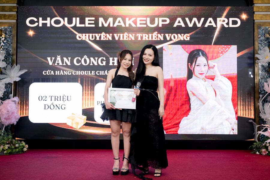 choule makeup trang điểm tiệc tất niên year end 2024 trao giải