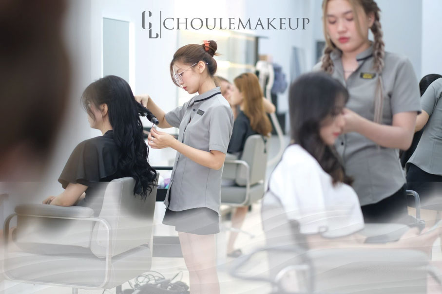 choule makeup trang điểm khai trương cửa hàng tại gò vấp nhân viên trang điểm khách